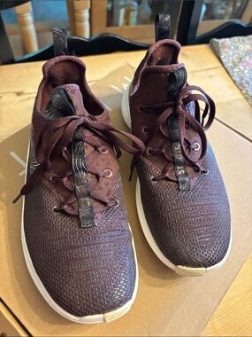 Nike Women's Burgundy/White Lightweight Knit Sneakers